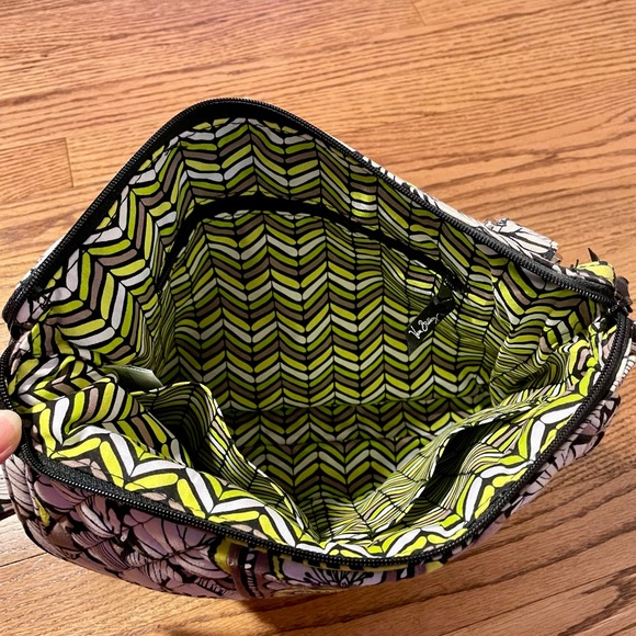 Vera Bradley Tablet Hipster Citron 10x12x2”
Lime Black White Floral Cross Body - Picture 7 of 10